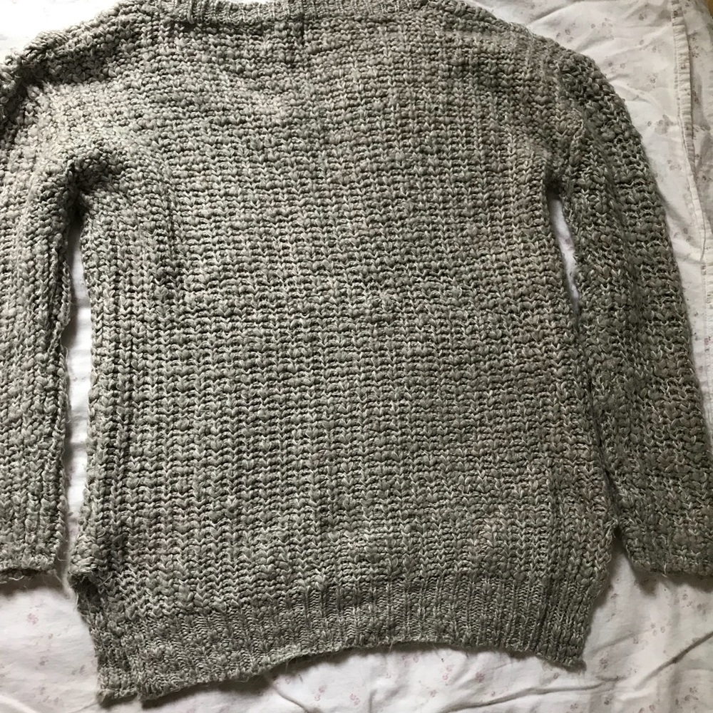 grey knit sweater👕